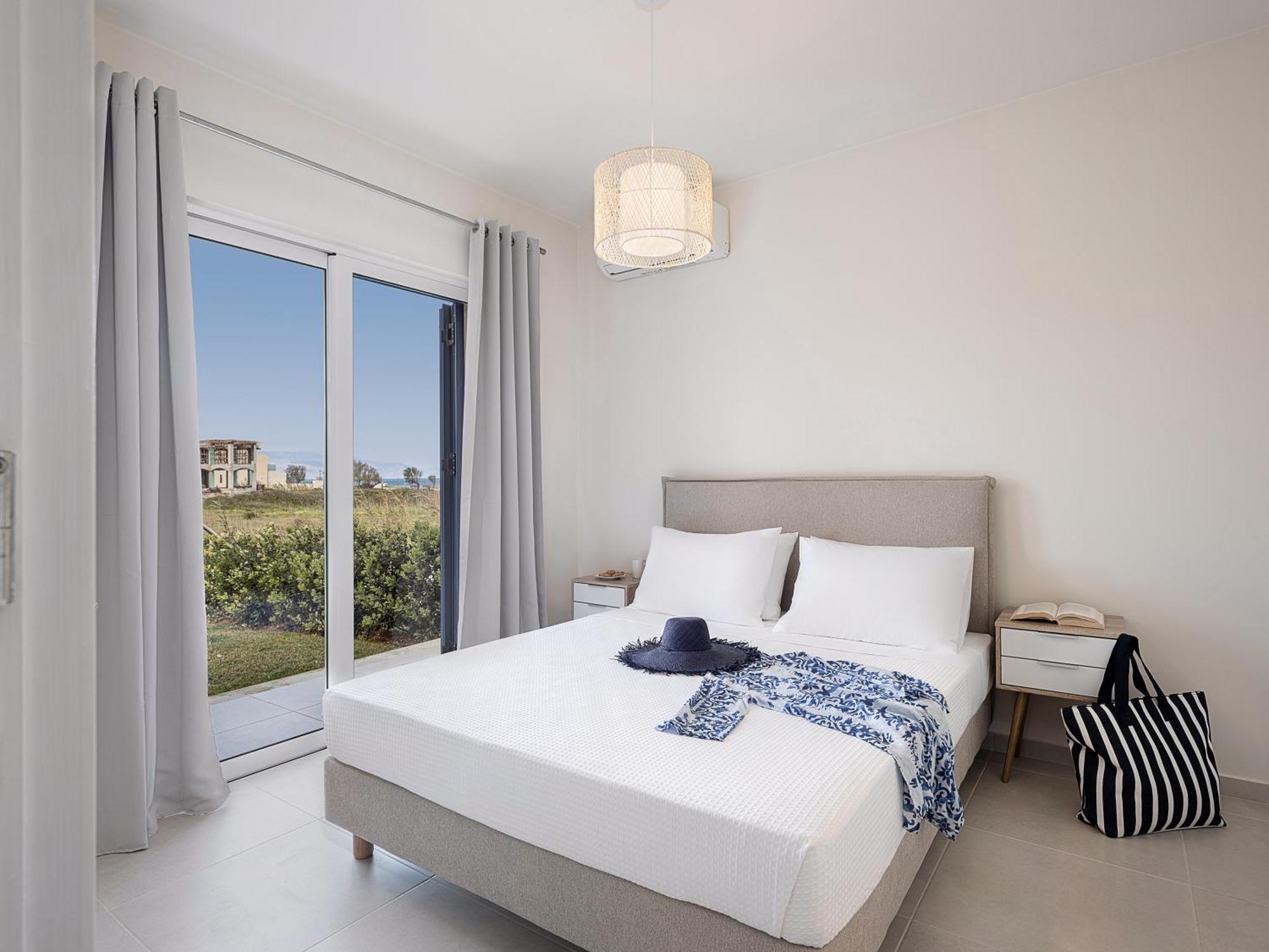 Resitour - Aphrodite Beachfront Pirgos Psilonerou Экстерьер фото