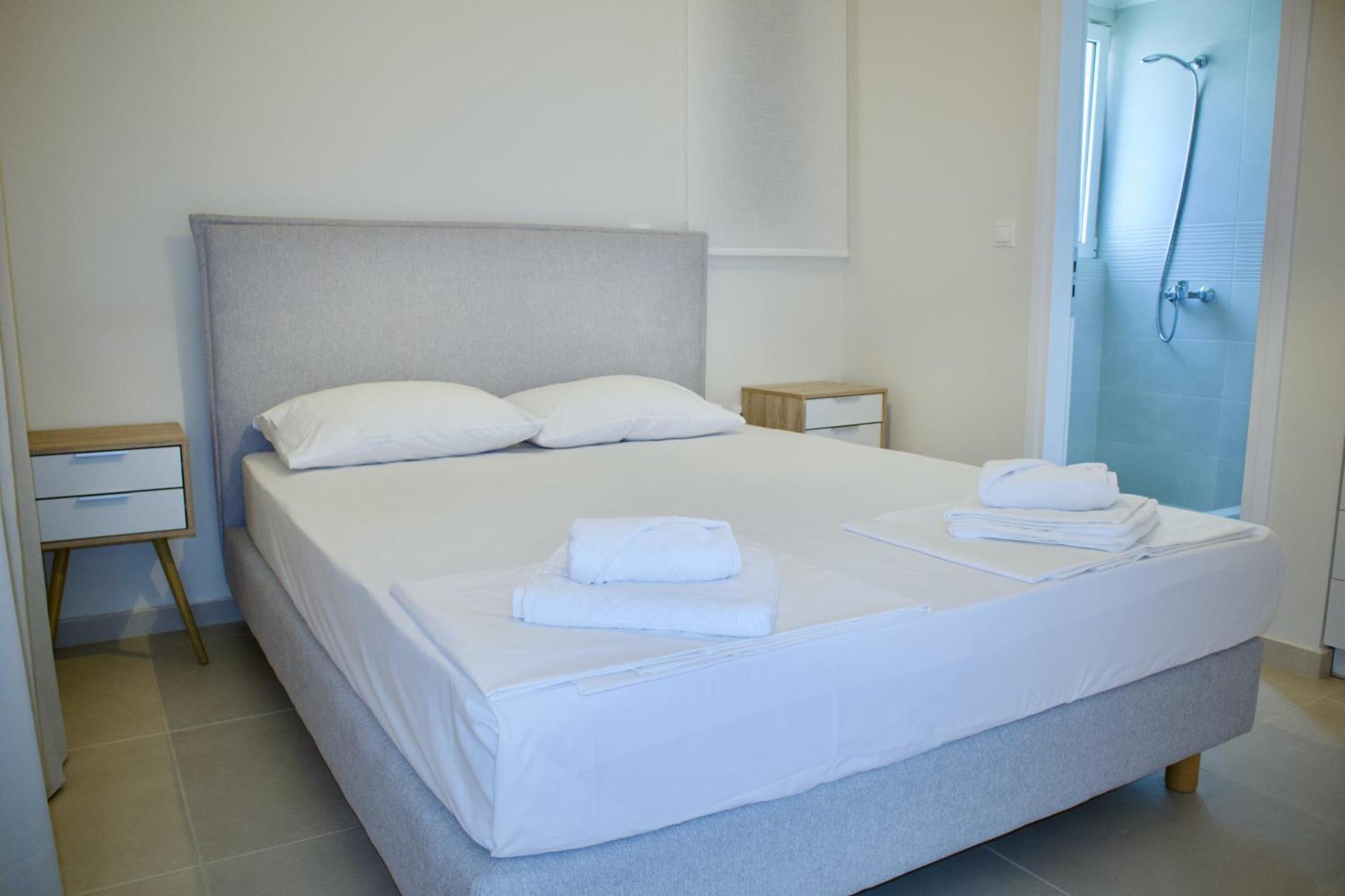 Resitour - Aphrodite Beachfront Pirgos Psilonerou Номер фото