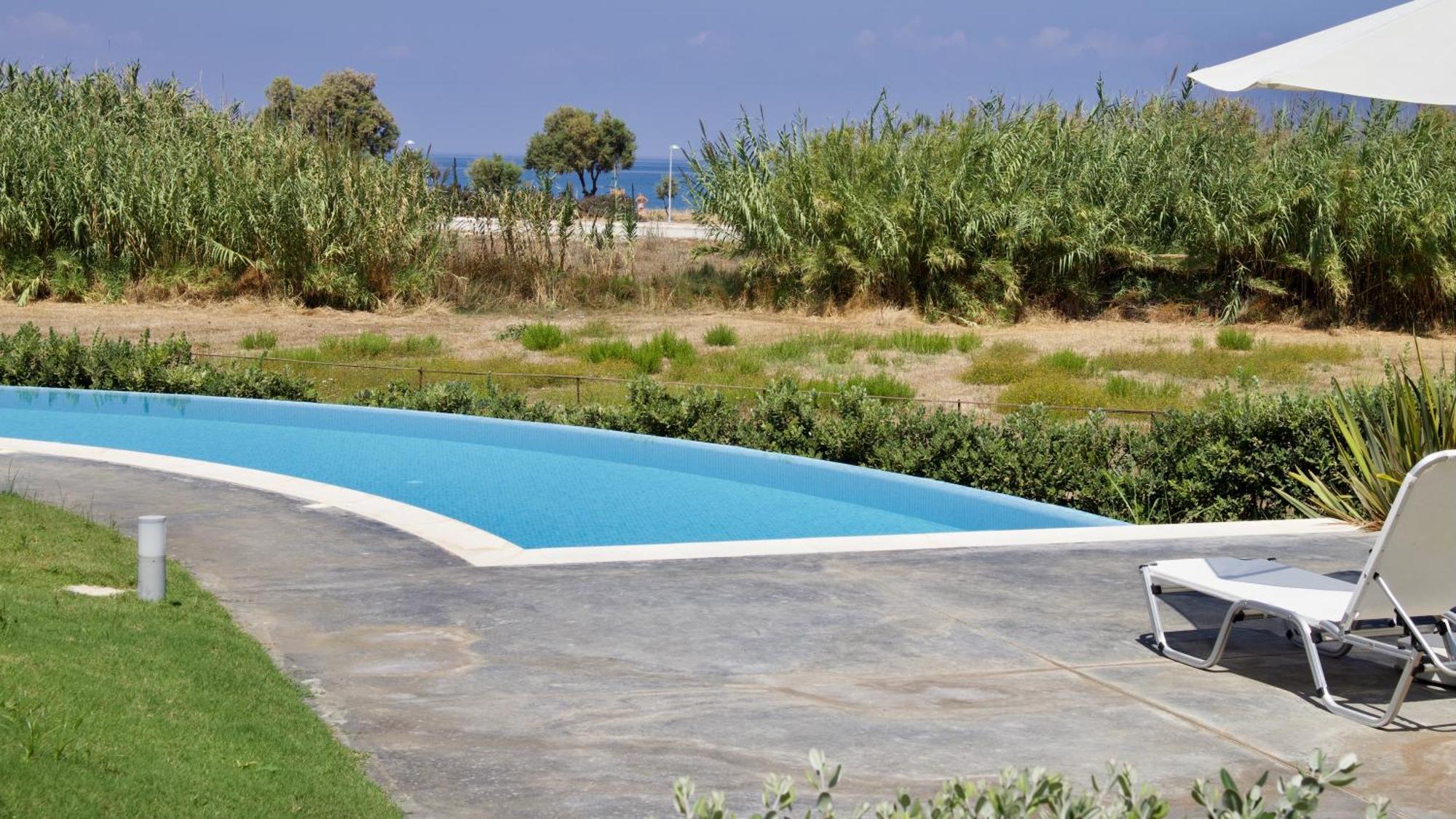 Resitour - Aphrodite Beachfront Pirgos Psilonerou Номер фото