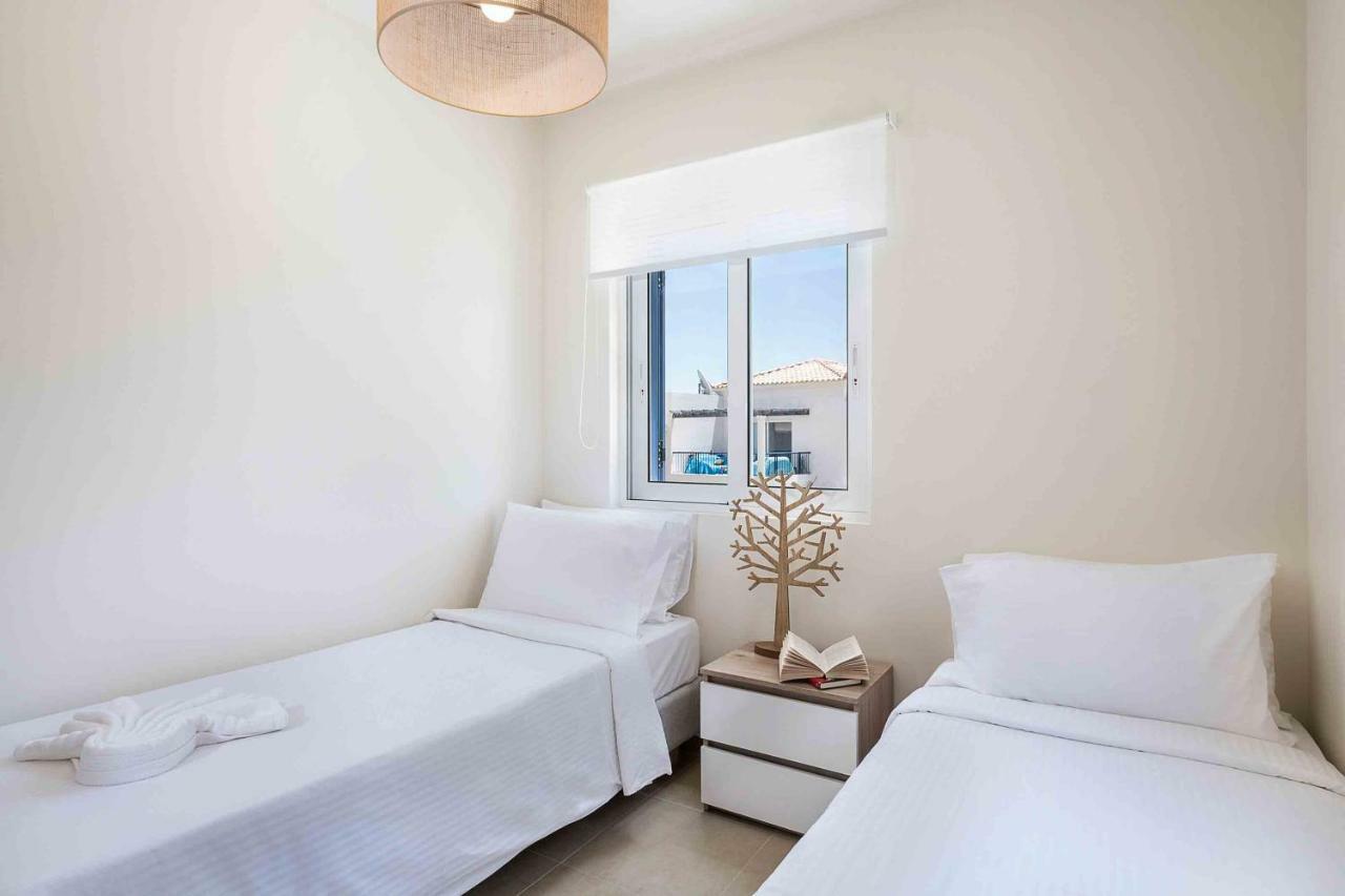 Resitour - Aphrodite Beachfront Pirgos Psilonerou Экстерьер фото